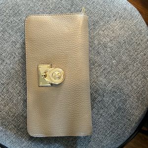Michael Kors beige wallet